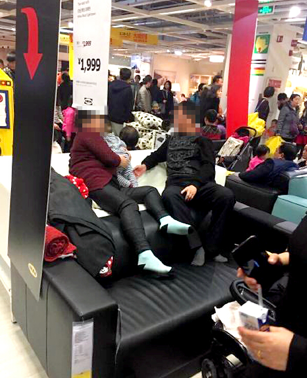 女性在宜家做出不文明行为,宜家不文明事件