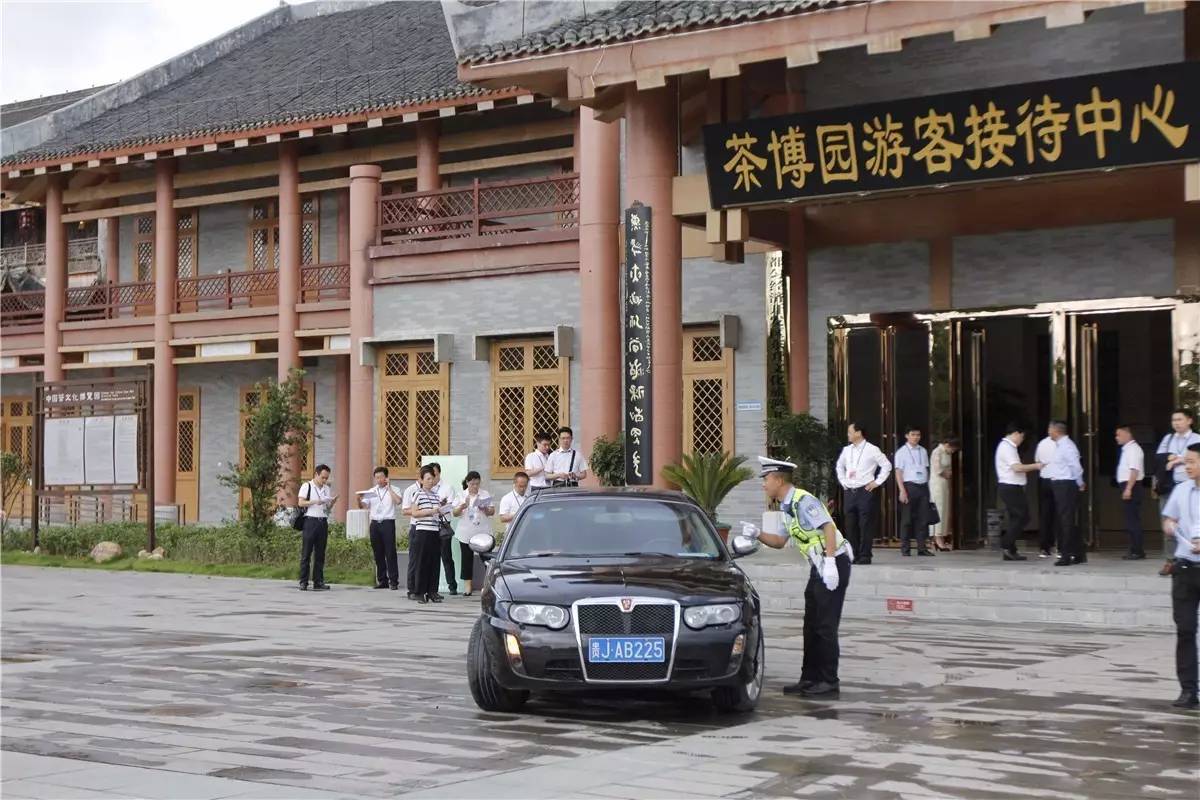 「微图册」茶心之旅守护神——黔南交警