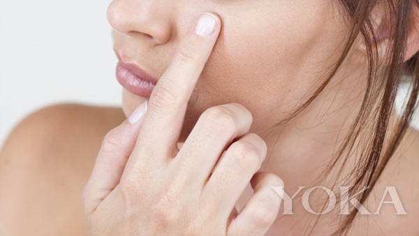 毛孔堵塞长痘怎么办,毛孔堵塞长痘痘粉刺需要补水吗