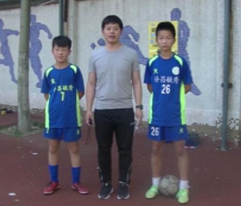 颠球比赛场地,颠足球视频