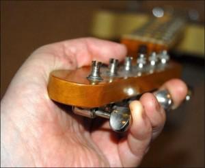 琴颈调节需要松弦吗,如何判断琴颈调节余量