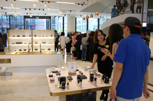 商品价格品质对标迪拜机场免税店杭州商场有一家超诱惑的免税店