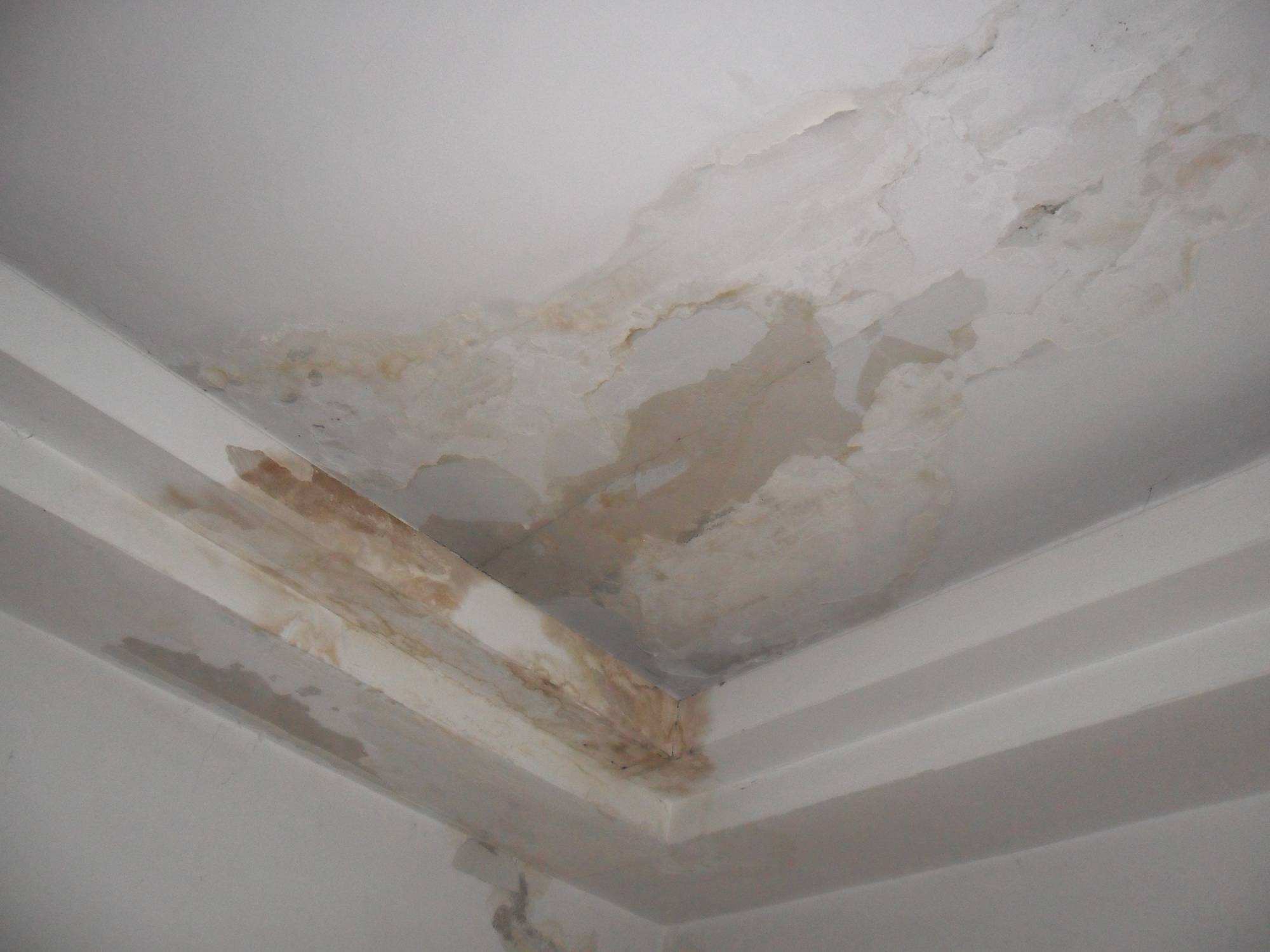 房顶漏水怎么查漏水点,房顶漏水一定是楼上漏水吗