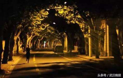 斗鱼主播夜跑直播时遭侵害这类受伤算工伤吗？律师这样解释