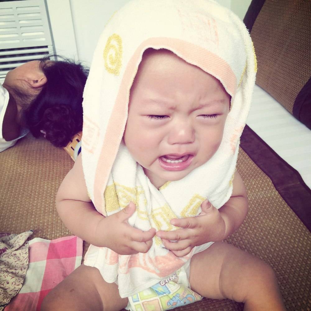 夏天天气热宝宝降温,夏天太热了怎么给宝宝降暑