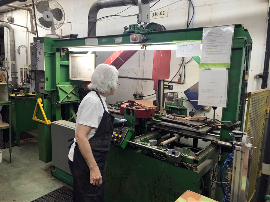 极速快报:弘力乐器2017加拿大Godin吉他工厂参观第一天