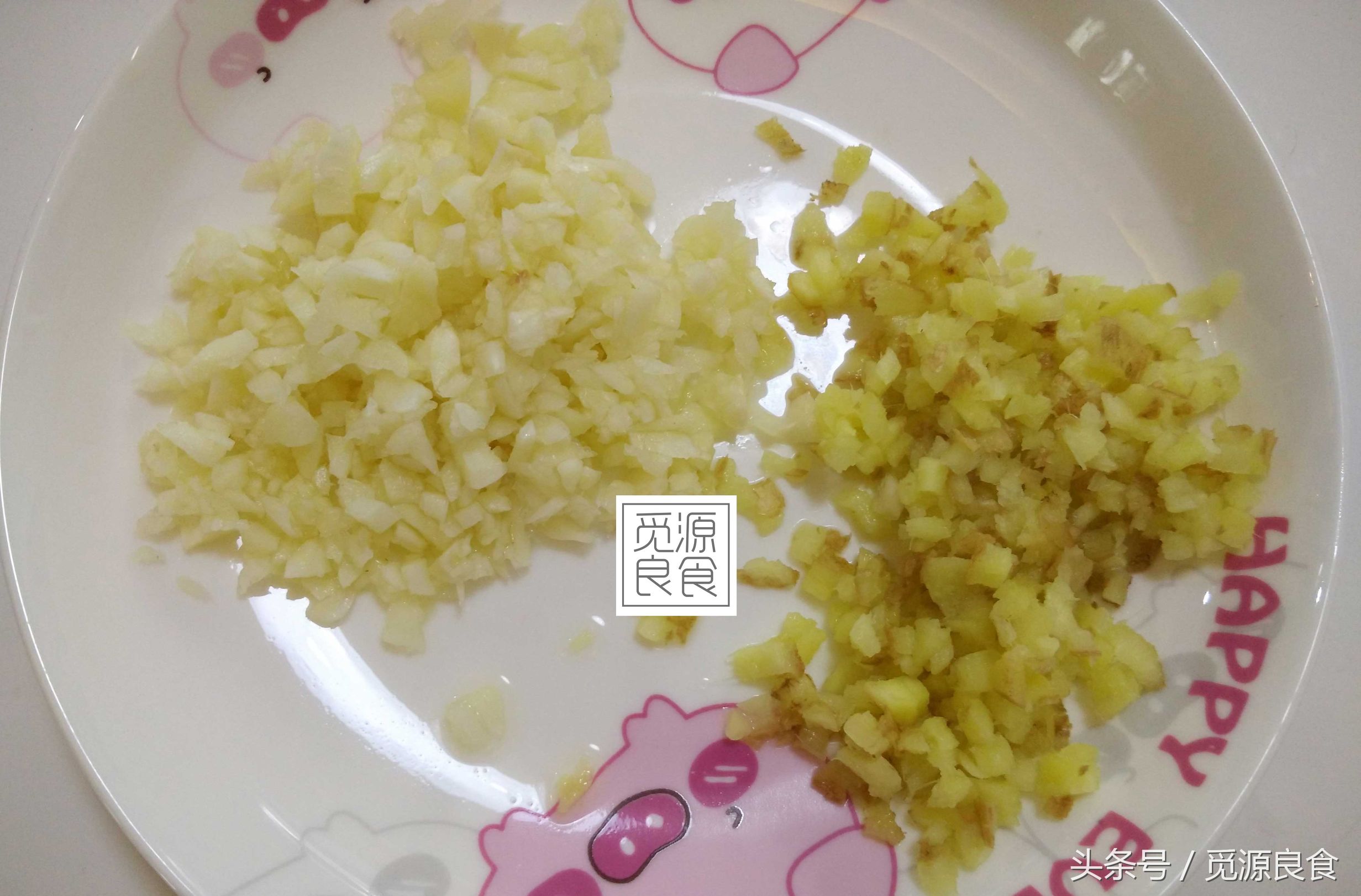 在美味面前,这点麻烦不算什么。今日菜谱椒盐虾,外观诱人,味道鲜美,让人非常有食欲,怎么做才能好吃?