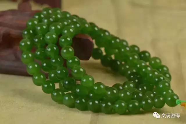 碧玉是和田玉的一种吗,为什么有人喜欢翡翠