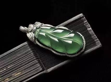 翡翠葫芦挂件的寓意和象征,翡翠宝宝佛挂件寓意