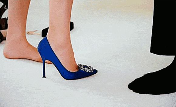 女士新鞋磨脚后跟怎么处理,如何解决新鞋磨脚的问题