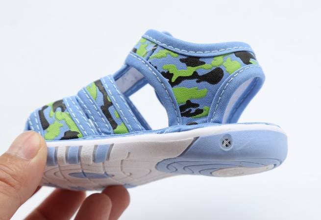 给宝宝买什么牌子的凉鞋,给婴儿选凉鞋选什么牌子好