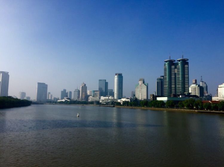 宁波是我国东南沿海城市,宁波属于东南西北