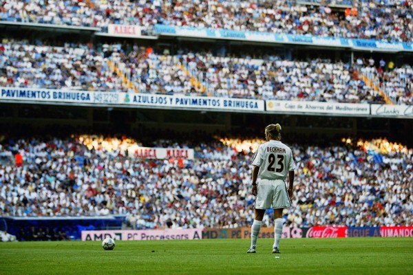 足球最美时刻视频,贝影在足球场上