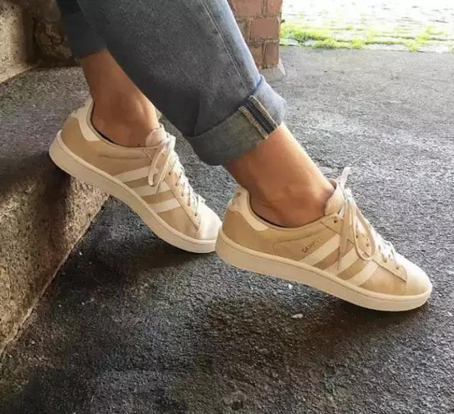 帆布面、皮革面、网状面估计你都有了,今天和你聊聊麂皮鞋