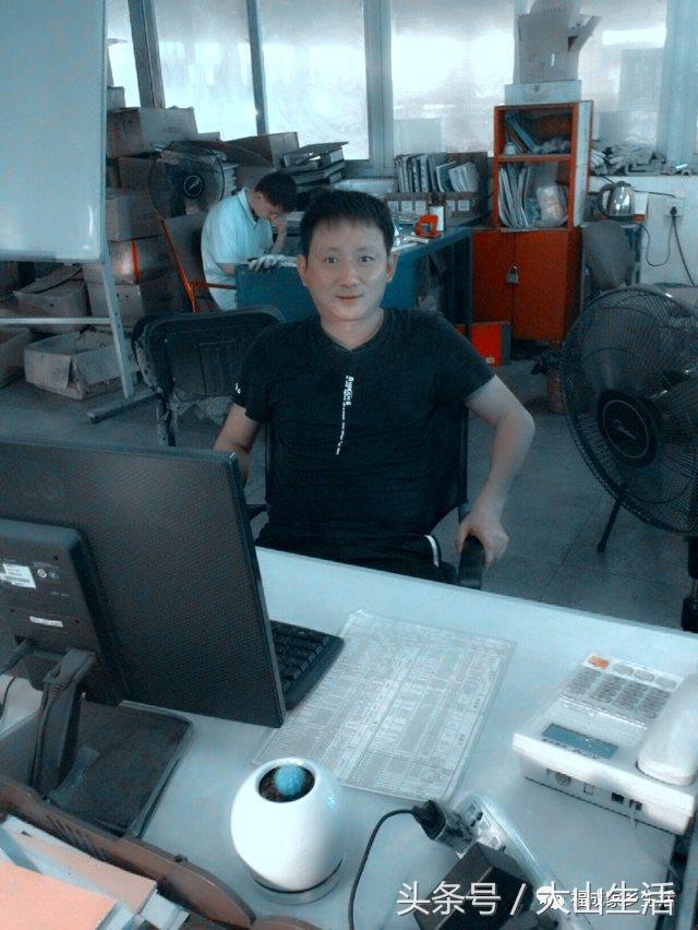 陕西小伙摆摊卖小吃,汉中卖面皮收入