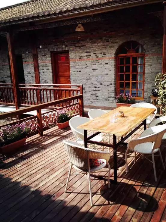 这对60后夫妻不惜卖掉公司，只为一间100多岁的白族老宅，连剑桥教授、《国家地理》都被他们吸粉