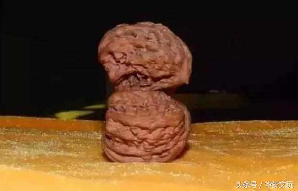 连体双瓣异形小核桃,分两瓣的文玩核桃