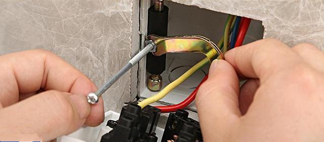 插座底盒坏了怎么办,插座底盒坏了怎么修复安装