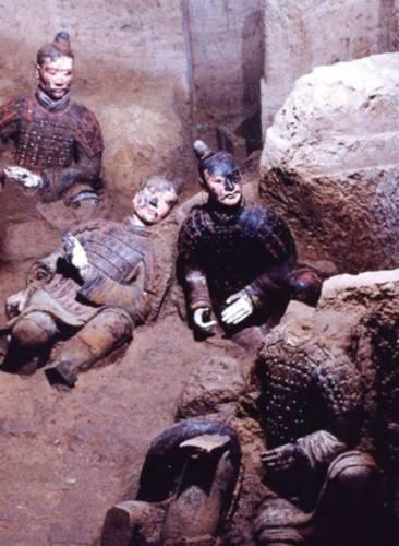 兵马俑2个诡异的细节,秦朝秦始皇陵兵马俑有何诡异之处