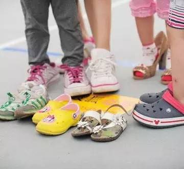 给孩子挑一双好的凉鞋,给婴儿选凉鞋选什么牌子好