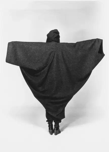 三宅一生的解构主义设计风格,三宅一生著名设计