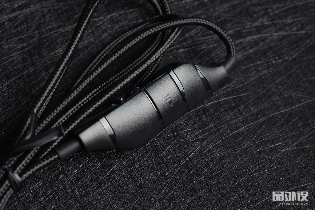 罗技g933的耳机接收器通用吗,罗技g933s耳机开机灯亮一下就灭