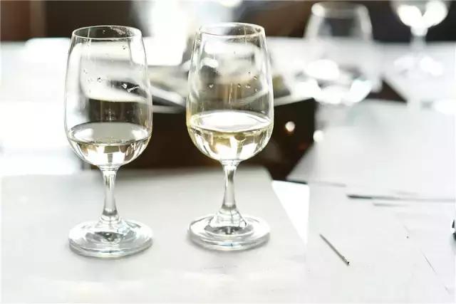 如何挑选一款适合自己的葡萄酒,小白怎么挑选适合自己的葡萄酒