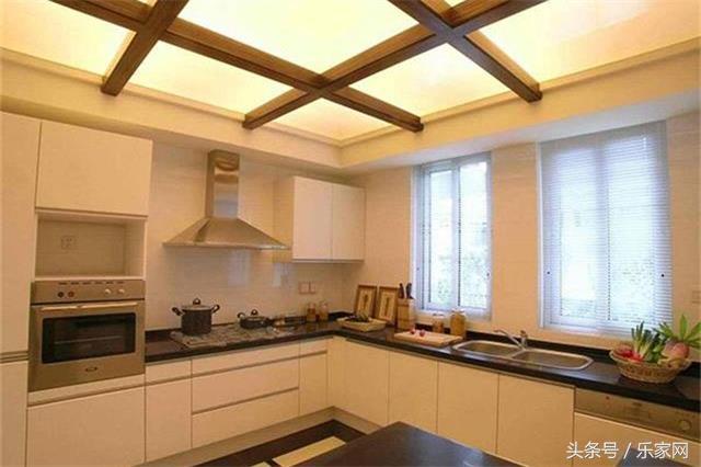 阳台用什么材料吊顶比较防水防潮,吊顶用什么材料好不怕水耐用