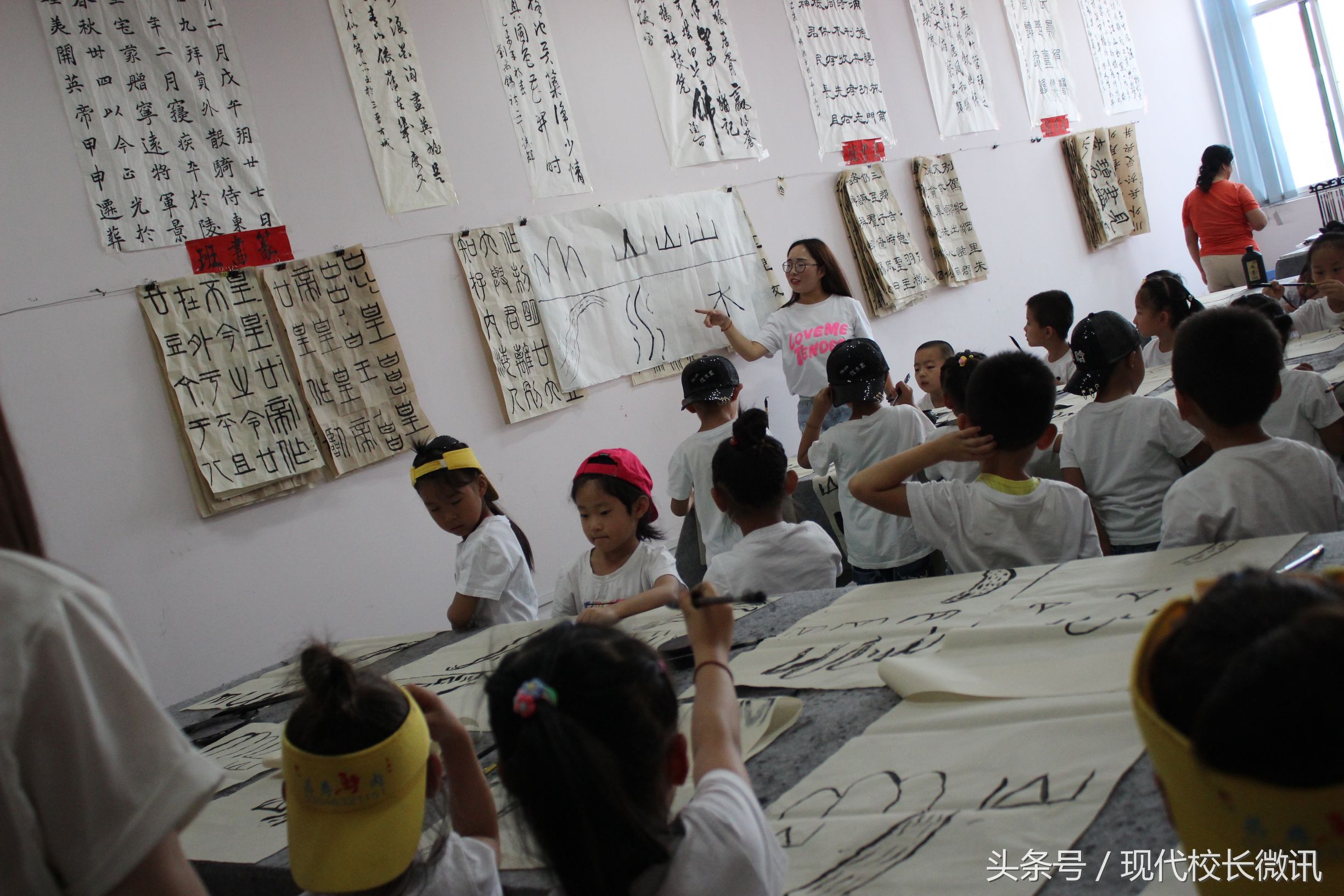 大手牵小手幼儿园户外游戏,大手牵小手手指游戏完整版幼儿园