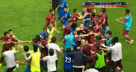 奥斯卡踢人事件,奥斯卡主动犯规