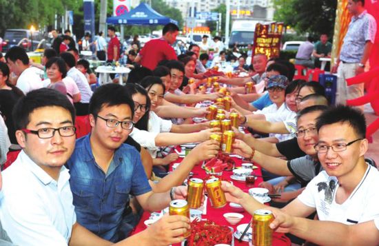 小龙虾很小就红是什么原因,当前国内关于小龙虾的新闻