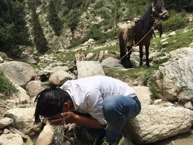 *疆新**“90后”牧羊人：放羊放久了，感觉像五六十岁的老人