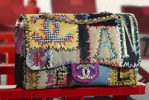 巴黎世家四件套，香奈儿澡堂拖鞋？别再抄袭中国大妈的嫁妆了！