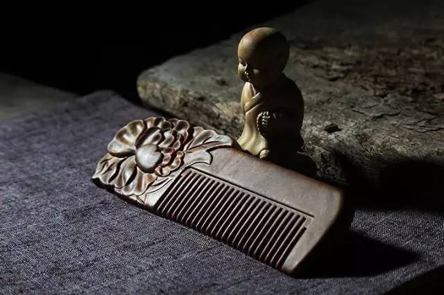 清新好物这个洗头按摩梳太实用了,又舒服又好用的木梳