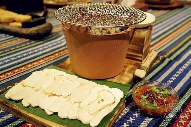 吃菌子中毒的小人是什么样子,吃菌子看见的小人是真实存在的吗