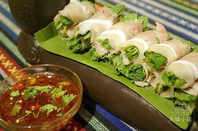 吃菌子中毒的小人是什么样子,吃菌子看见的小人是真实存在的吗