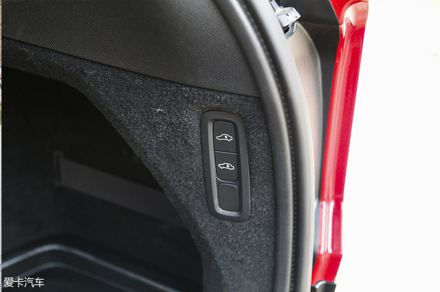 大众途锐对比沃尔沃xc90,大众途锐越野测试xc90