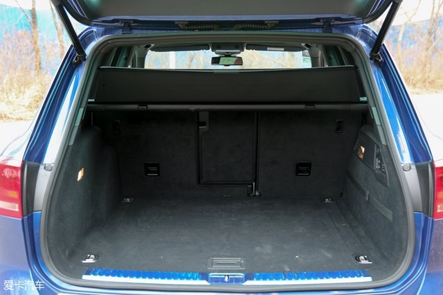 大众途锐对比沃尔沃xc90,大众途锐越野测试xc90