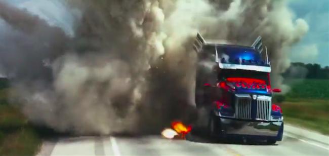 和《变形金刚》里的爆炸相比,《速激8》简直弱爆了