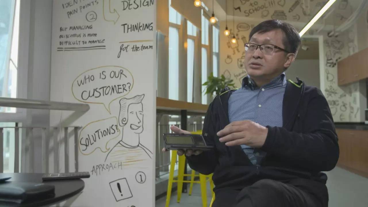 深港同舟二十年,片名挺传统,内容却很潮!