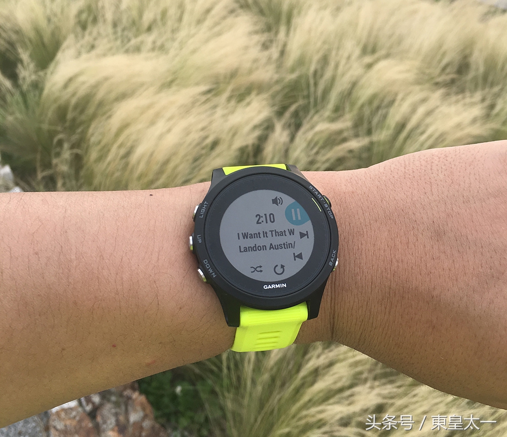 佳明935铁人三项如何操作,佳明955运动手表戴左手还是右手