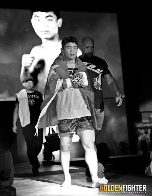 中国小将擂台打倒日本选手,中国小将逆转罗马