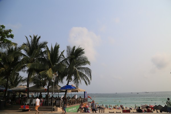 在三亚总有一片海属于一个人,在三亚椰梦长廊海边