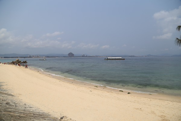 在三亚总有一片海属于一个人,在三亚椰梦长廊海边