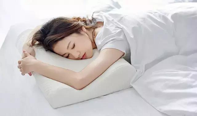 医生教你如何正确的选择枕头,枕头选不对当心这6种疾病