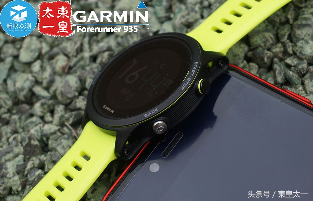 续航能力超长的运动手表,佳明935与watch4