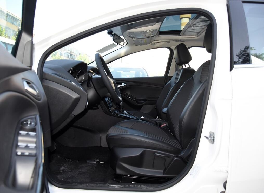 2017款福克斯1.6两厢手动挡油耗,2012款福克斯自动风尚三厢1.6油耗