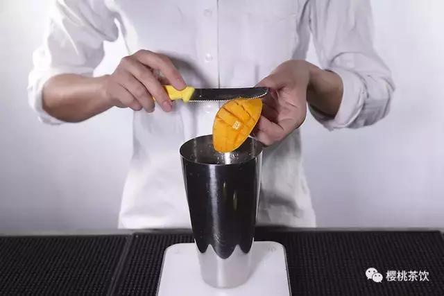 草莓味力娇酒调酒配方大全,蓝橙力娇酒调酒配方大全