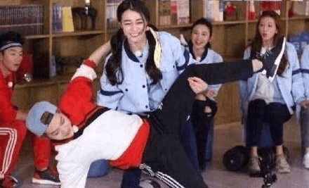 没糖陆地粉要集体脱坑？热巴比赛失误内疚不已，鹿晗全程又MAN又暖心