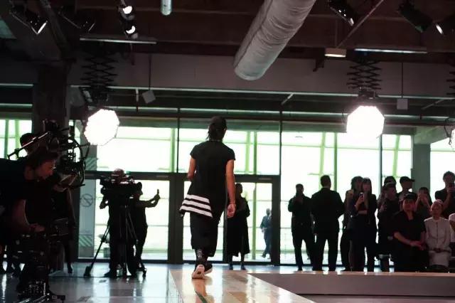 vetements摆烂短袖,vetements新款bomber